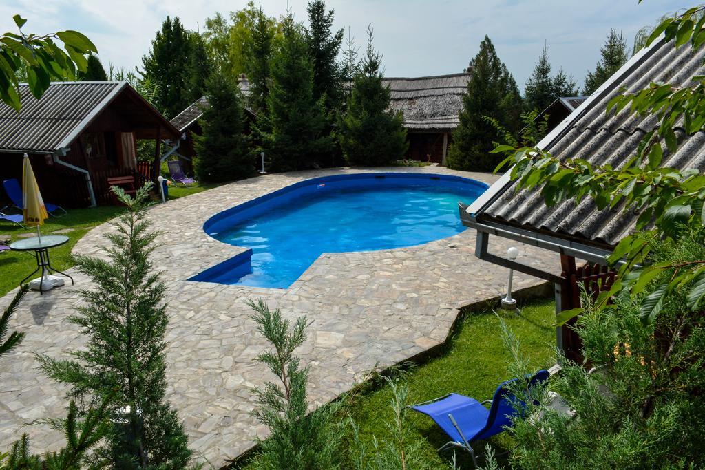 Camping Robinson Country Club Oradea Eksteriør bilde