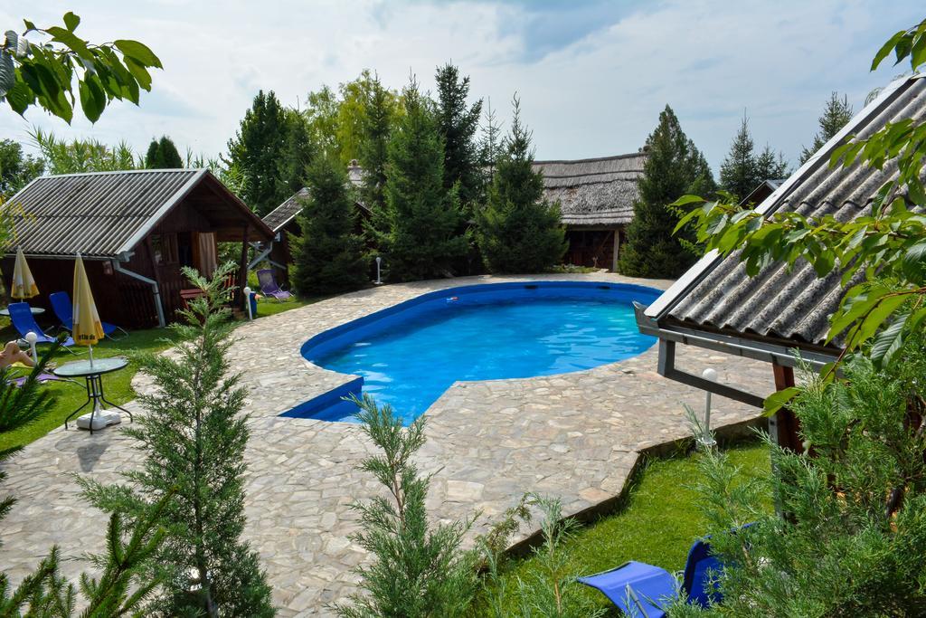 Camping Robinson Country Club Oradea Eksteriør bilde