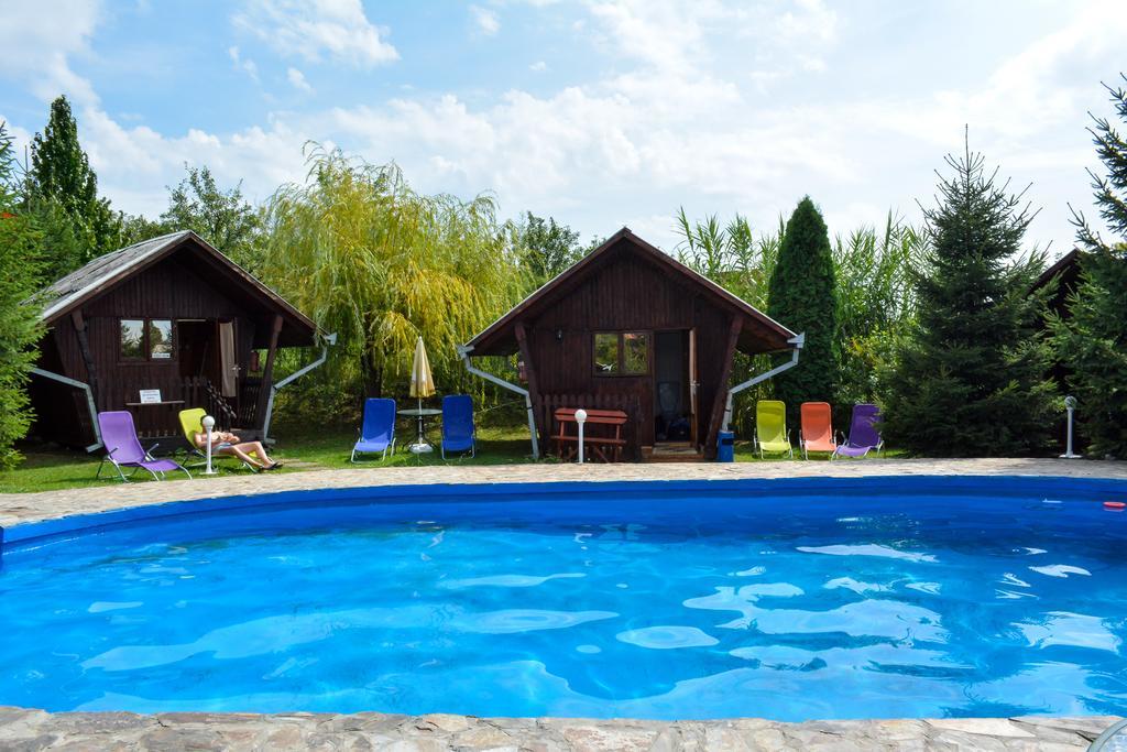 Camping Robinson Country Club Oradea Eksteriør bilde