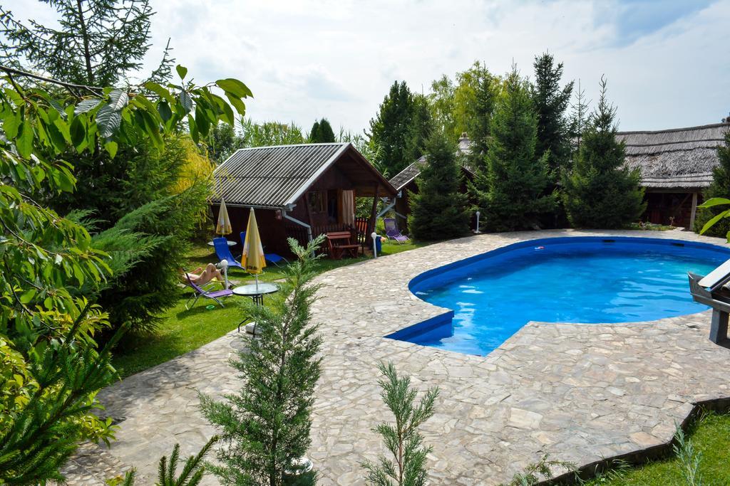 Camping Robinson Country Club Oradea Eksteriør bilde