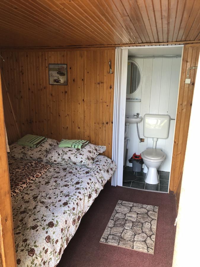 Camping Robinson Country Club Oradea Eksteriør bilde