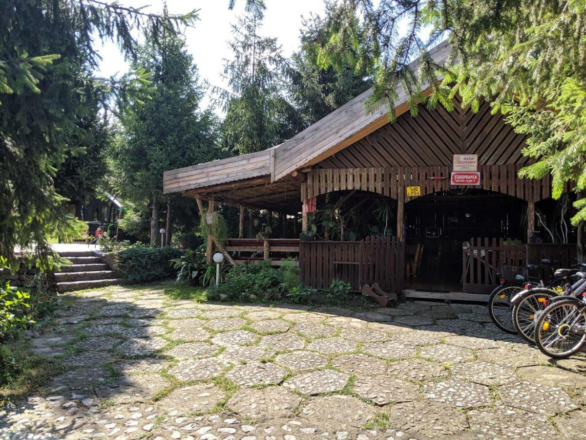 Camping Robinson Country Club Oradea Eksteriør bilde