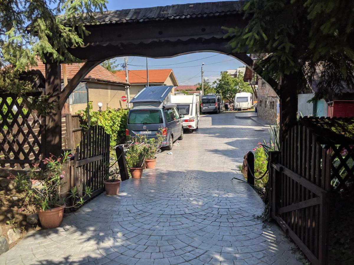 Camping Robinson Country Club Oradea Eksteriør bilde