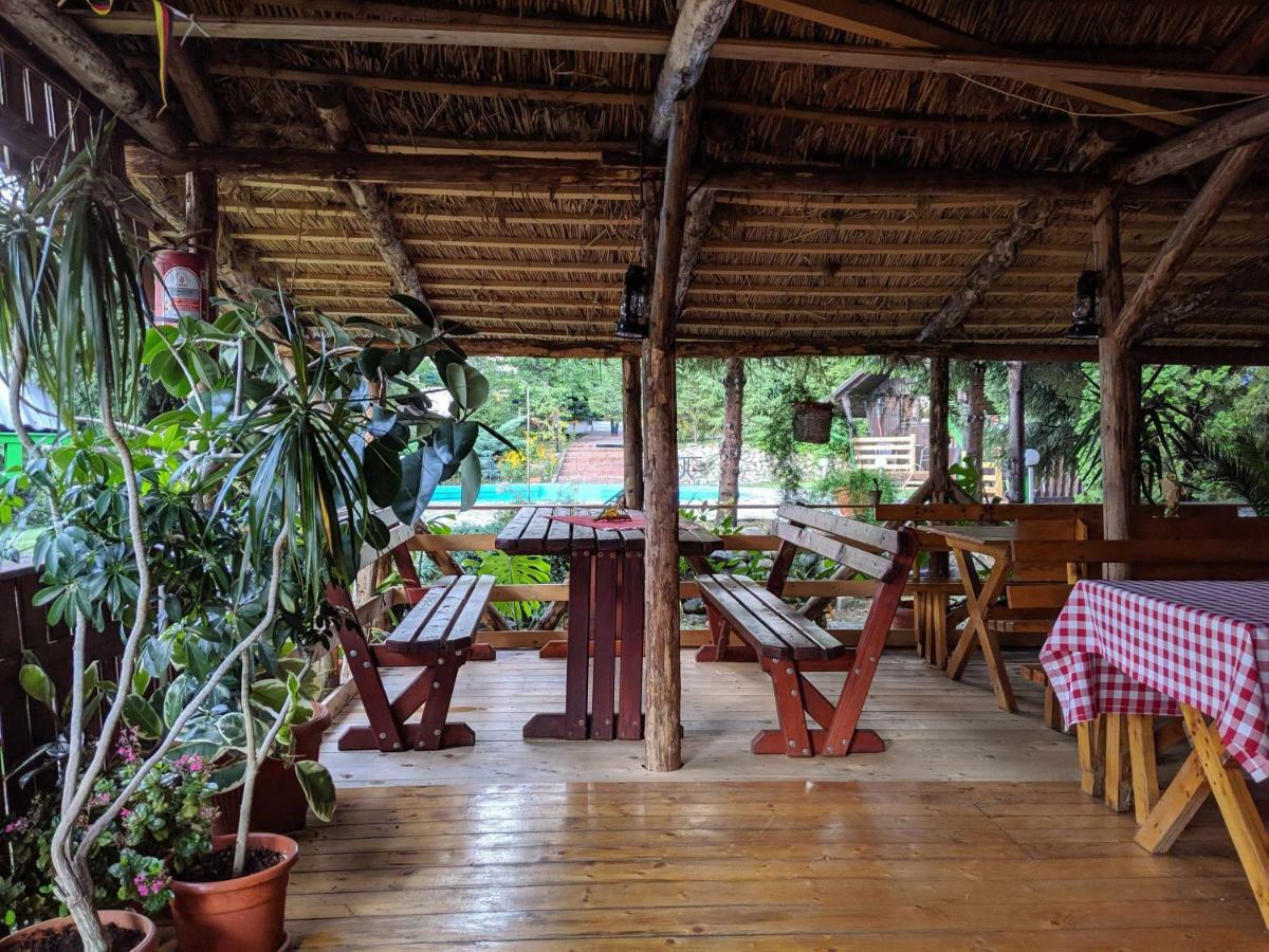 Camping Robinson Country Club Oradea Eksteriør bilde